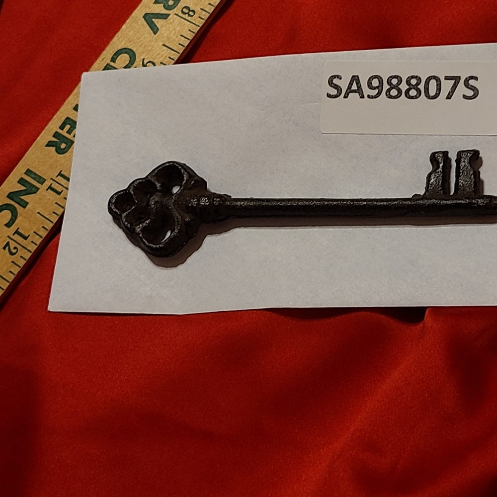 Large Vintage Key - Picture 10 of 14